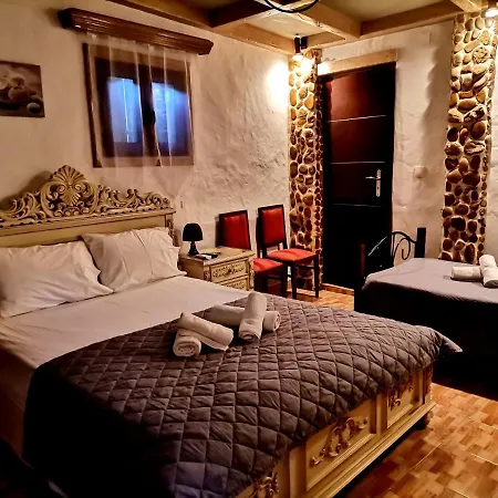 Skyrosfamilyhouses-manou *