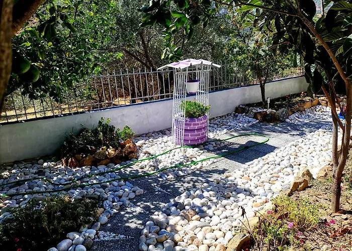 Holiday home Skyrosfamilyhouses-manou